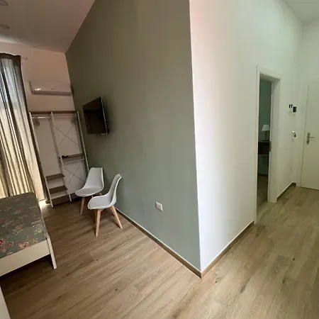 Gasthuis Vpm Train Station Napels