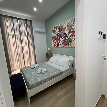 Vpm Train Station 4* Napels