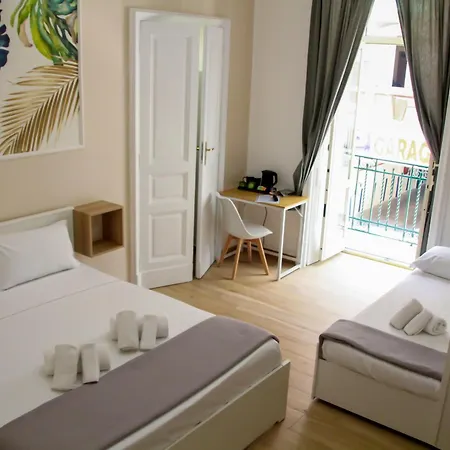 Gasthuis Vpm Train Station Napels