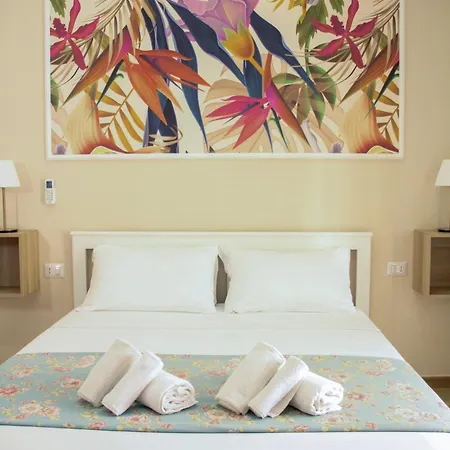 Vpm Train Station 4* Napels