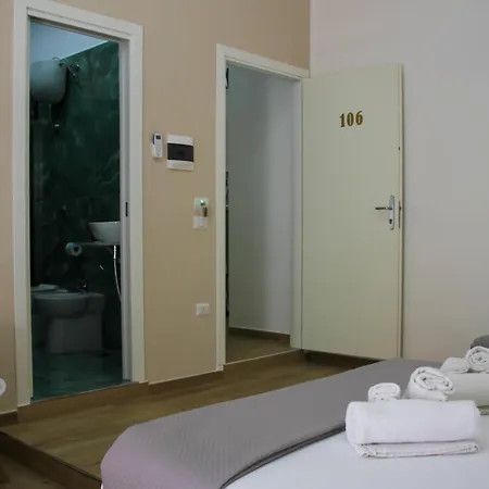 Gasthuis Vpm Train Station Napels